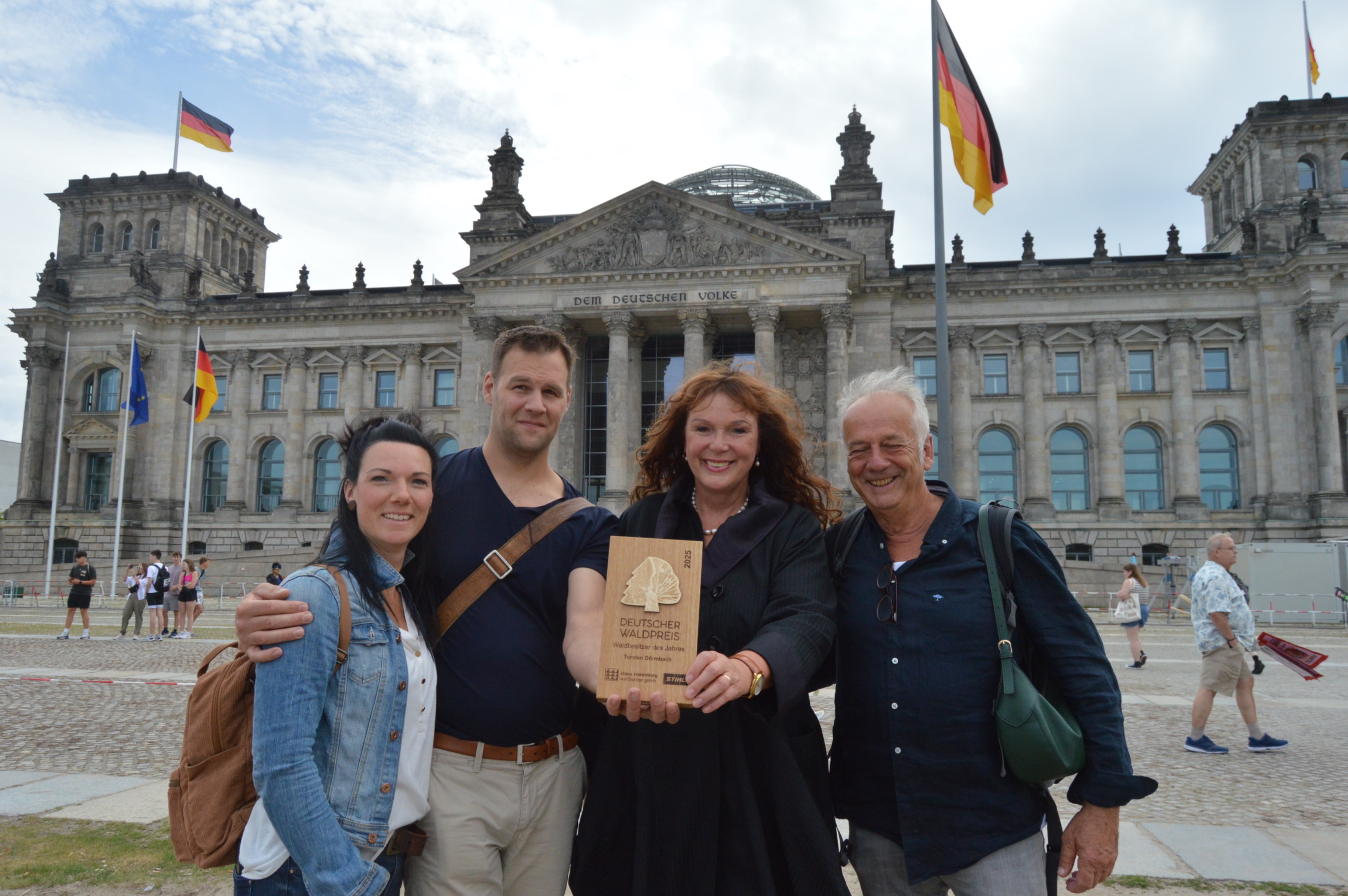 Bild zu: Torsten Dörmbach als „Waldbesitzer des Jahres“ mit dem DEUTSCHEN WALDPREIS 2025 ausgezeichnet